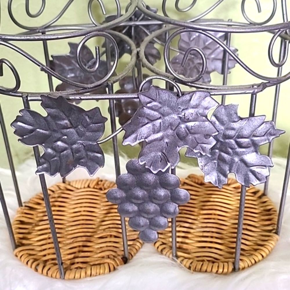 Metal & Wicker Double Wine Carrier with Metal Grapes & Leaves - Picture 3 of 8
